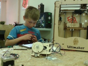 iedereen kan een 3d printer bouwen bij fablab013